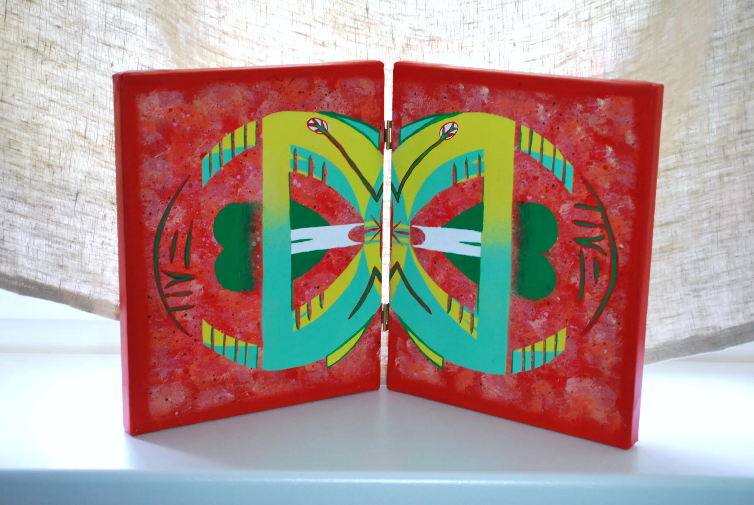 2010, Aufstellbares Diptychon, Sprühfarbe / Acrylfarbe / Dispersionsfarbe auf Leinwand von Tim Florian Mueller