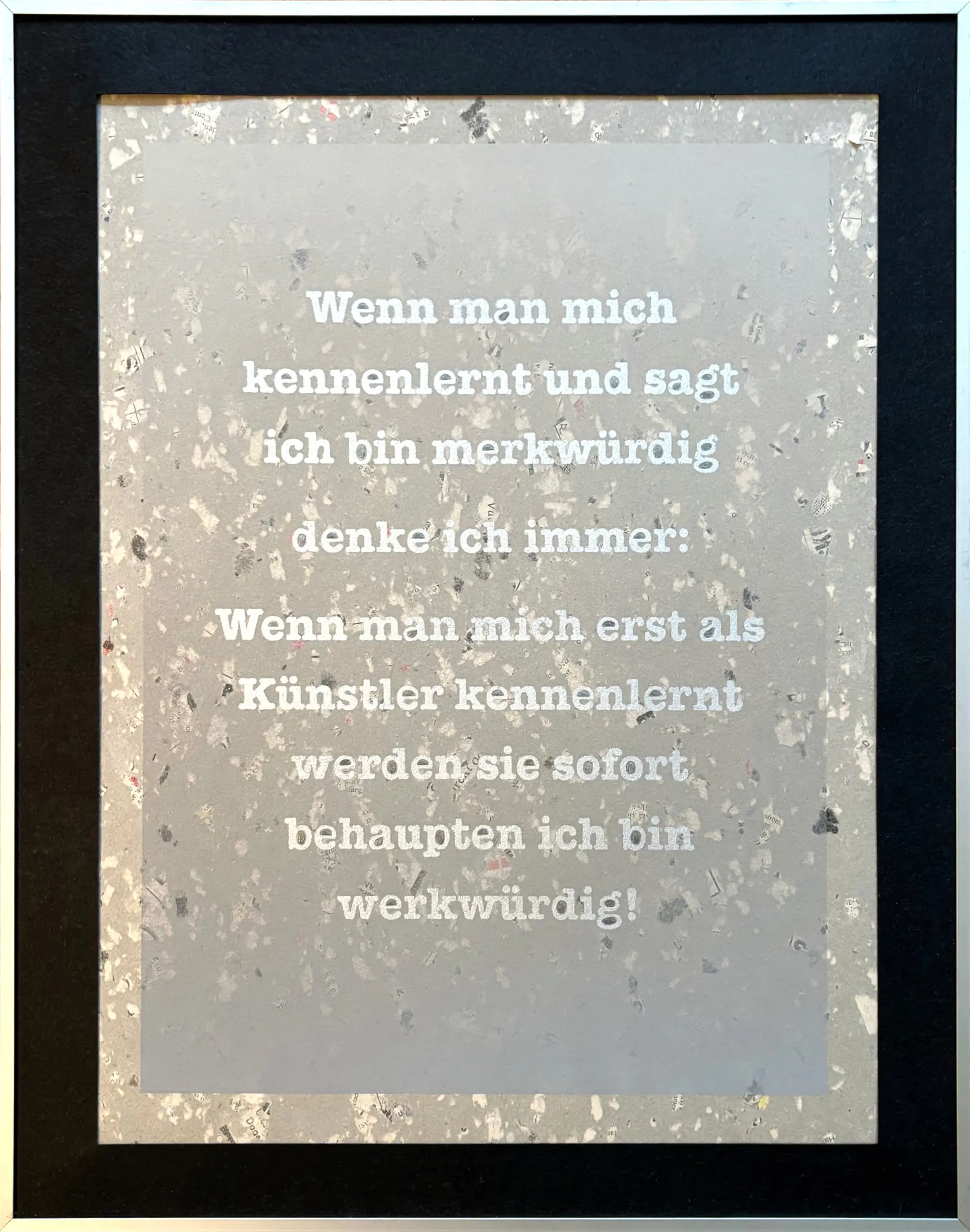 werkwürdig, 2025, Sprühfarbe / Buntstift auf Papier, 51 x 41 cm von Tim Florian Mueller